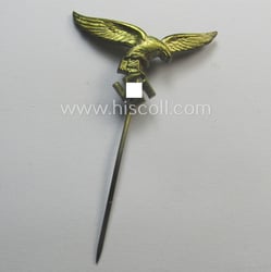 Bright golden-toned lapel-pin (ie. 'Zivilabzeichen') to be worn...