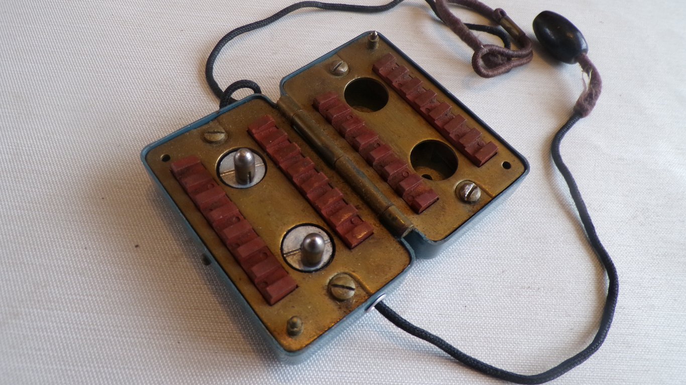 Mint Cased Period Siemens Razor Blade Sharpener