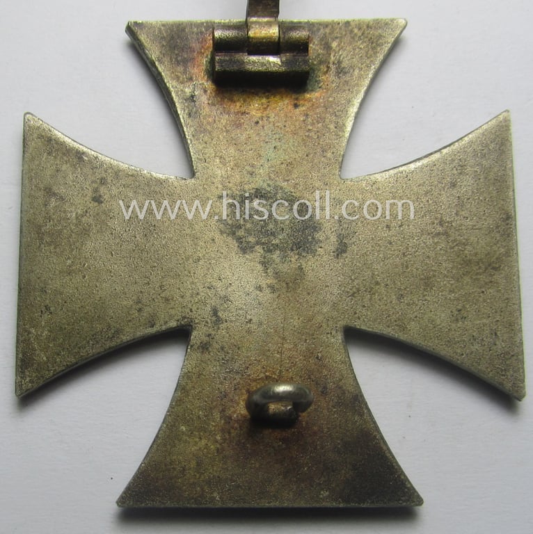 'Eisernes Kreuz 1. Kl.' (or: Iron Cross 1st class) being a (typical) maker- (ie. '7'-) marked example as was produced by the maker (ie. 'Hersteller'): 'Paul Meybauer' and that comes in its original etui as issued