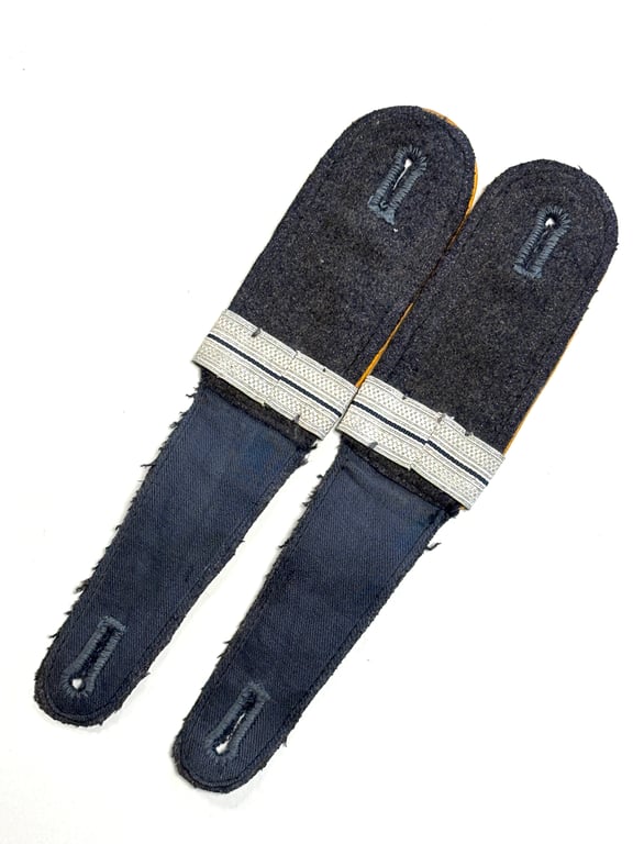 LW NCO Shoulder Boards (Unterfeldwebel)
