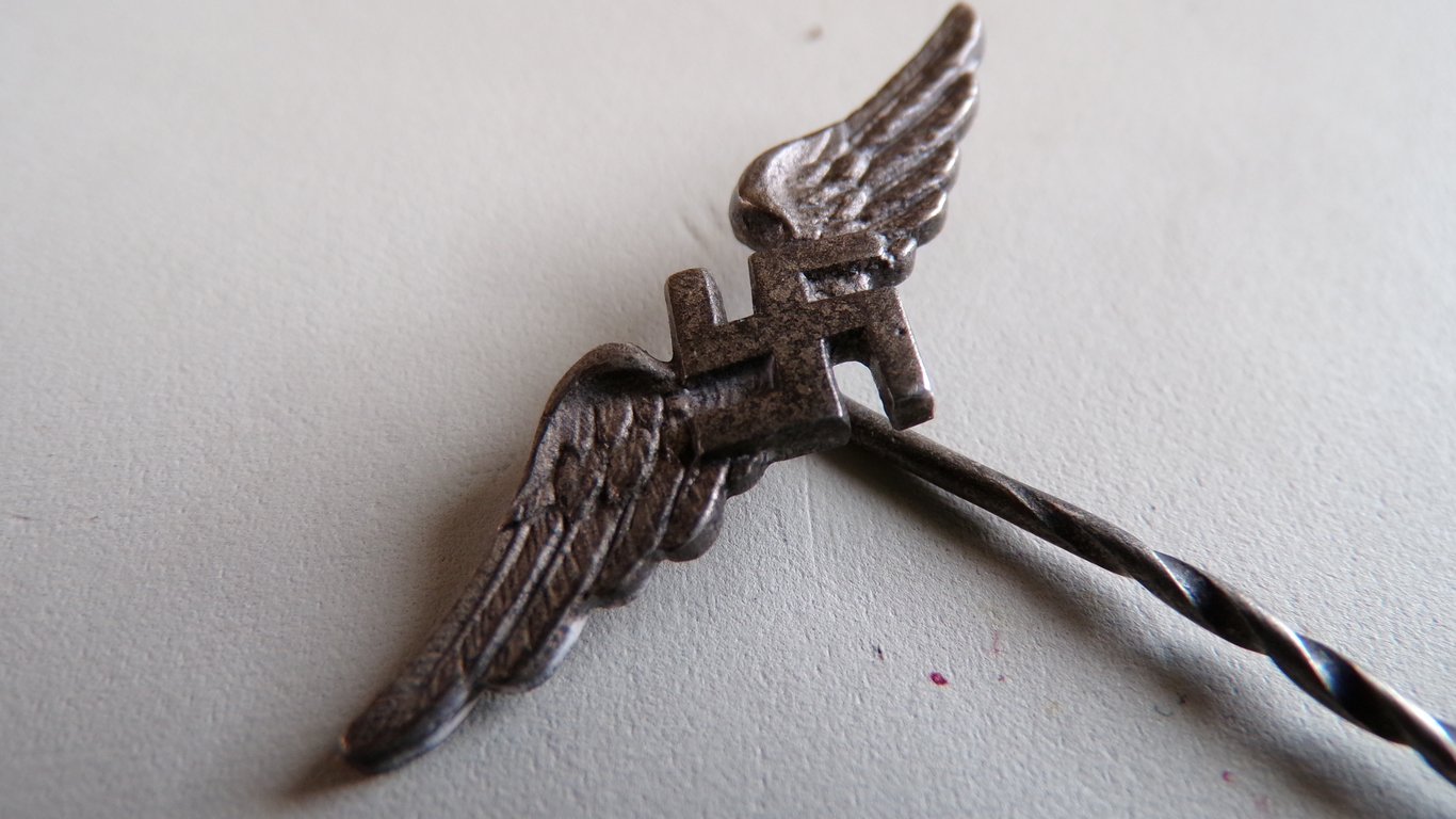 Rare Luftwaffe Civilian 800 Silver Lapel Pin