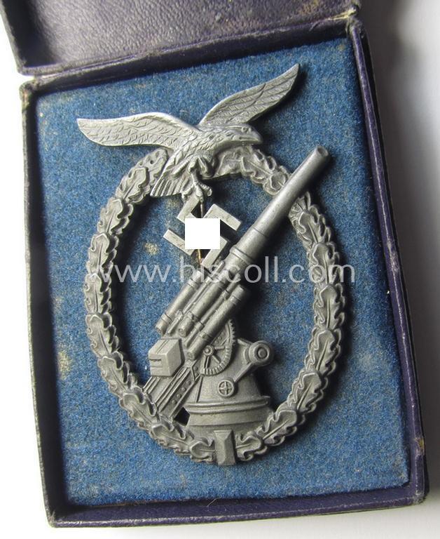 Attractive - and actually not that often seen! - later-war-period, 'Feinzink'-based example of a WH (Luftwaffe) 'Flakkampfabzeichen' as produced by a to date unknown maker and that comes stored in its typical etui as issued