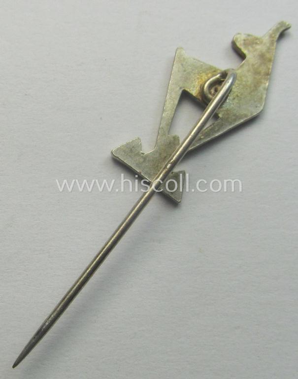 Silver-toned WH (Heeres) 'Gebirgsjäger'-related item: a semi-official, so-called: 'Truppen-Traditionsabzeichen des 5. Gebirgsjäger-Division' being a (typical) non-maker-marked example depicting the famous 'Gams'-symbol