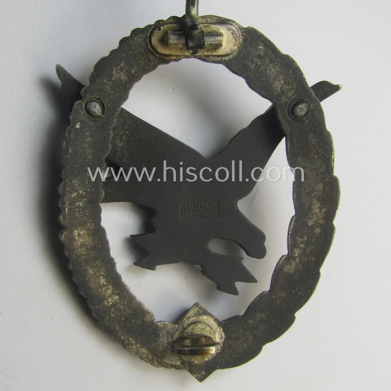 WH (Luftwaffe) 'Fliegerschützen-Abzeichen mit Blitzbündel' being a neatly maker- (ie. 'Wilh. Deumer'-) marked- and/or: typical zinc- (ie. 'Feinzink'-) based example as was produced by the: 'Wilh. Deumer'-company