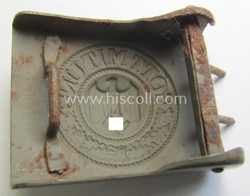 Attractive, WH (Heeres) field-grey-coloured- and/or steel-based belt-buckle being a maker- (ie. 'N.& H.') marked- and/or: '1942'-dated example that comes in an overall wonderful- (ie. 'virtually mint' but minimally rusted), condition