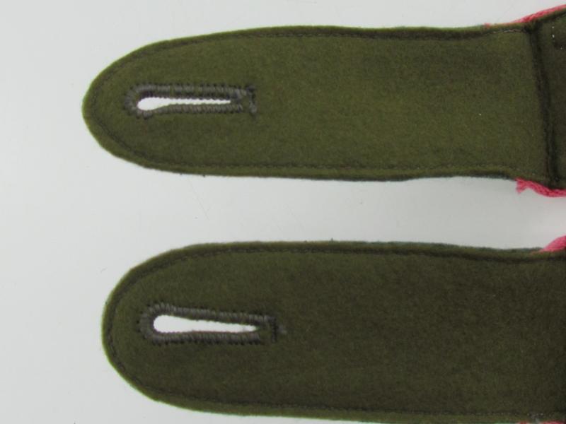 Wehrmacht (Heer) Panzerjäger shoulder boards for Unteroffizier (NCO)