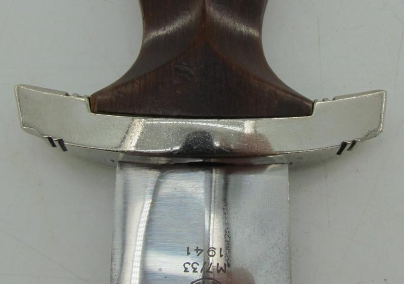SA Dagger by M7/33 – F.W. Höller with Three Piece Hanger