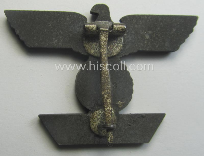 Maker- (ie. 'L/13'-) marked 'Wiederholungsspange zum EK I. Klasse' as executed in greyish-silver-toned 'Feinzink' by the: 'Paul Meybauer'-company and that comes in an overall nice- and/or fully untouched, condition