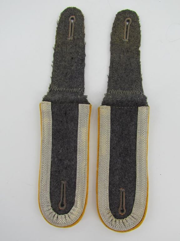 Luftwaffe Signals shoulder boards for Unteroffizier