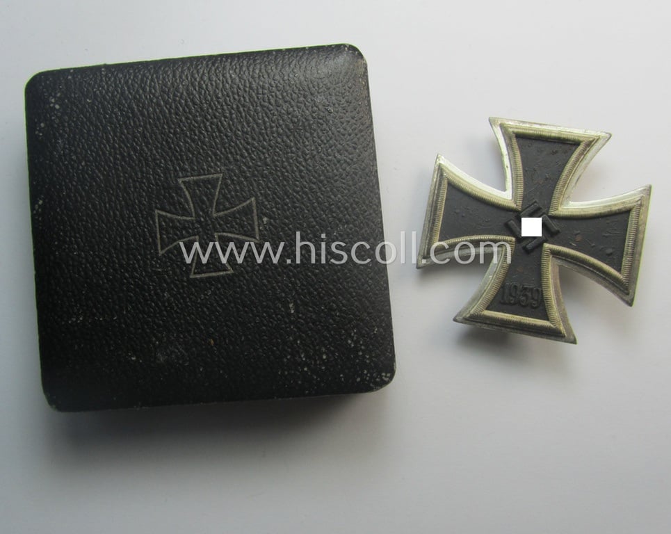 'Dual'-maker-marked, 'Eisernes Kreuz 1. Klasse' (ie. Iron Cross 1st class) being an (I deem) mid-war-period produced: 'L/52'- and/or: '20'- (ie. by 'C.F. Zimmermann'-marked-) example and that comes complete in its specific etui as issued