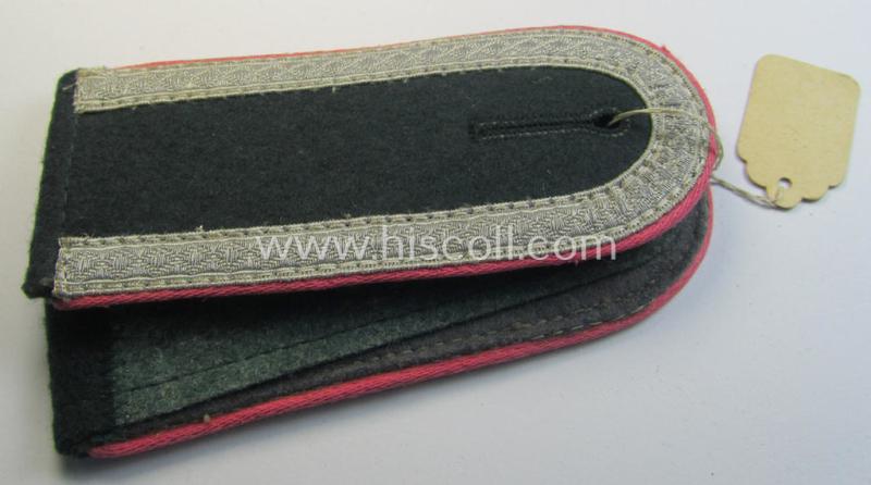 Superb - 'virtually mint' and fully matching! - pair of WH (Heeres), mid-war-period- (ie. 'M36'- ie. 'M40'-pattern- and typically 'tailor-made') NCO-type shoulderstraps as was intended for an: 'Unteroffizier der Pz- o. Pz-Jäger-Truppen'