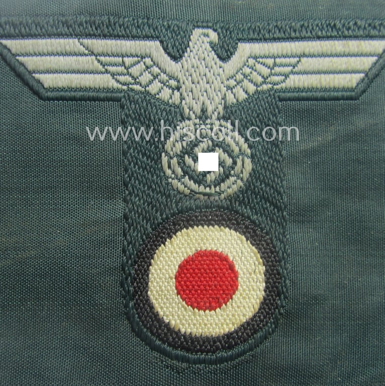 Superb - and very rarely encountered! - WH (Heeres), EM/NCO-pattern, so-called: 'T-shaped'-cap-eagle/cocarde (ie. cap-trapezoid) of the 'M41'-pattern as was specifically produced for usage on the (early-pattern!) 'Gebirgsjäger'-field-caps
