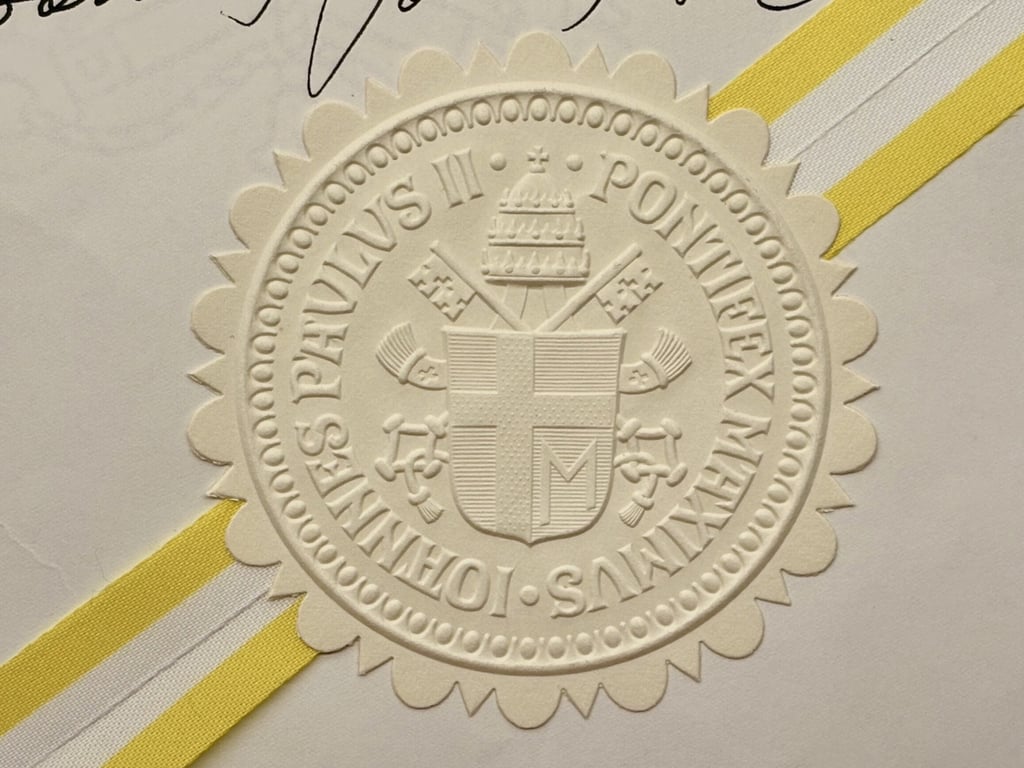 MAGNIFICENT AUTHENTIC SAINT POPE JOHN PAUL II HAND SIGNED VATICAN DOCUMENT.