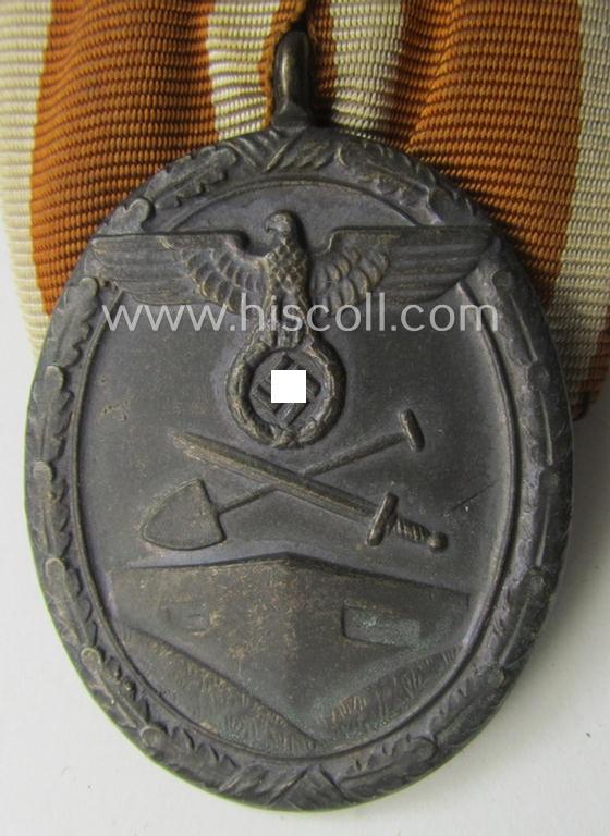 Single-pieced, non-detachable WH medal-bar (ie. 'Orden- o. Einzelspange') showing a: 'Deutsches Schutzwall Ehrenzeichen' (aka: 'Westwall'-medal)
