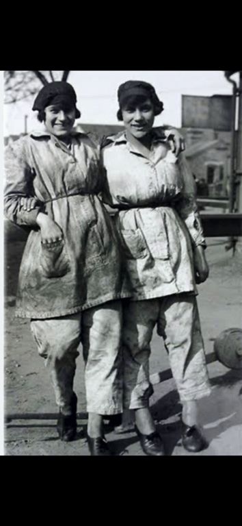 VERY RARE BRITISH WWII FEMALE MUNITIONS WORKERS HEAD-DRESS. CANARY GIRLS.