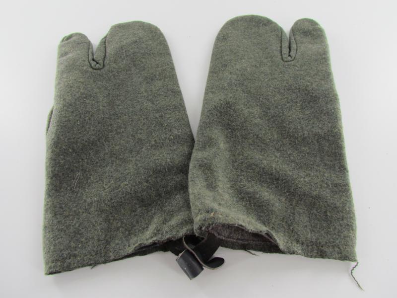Wehrmacht Heer Winter Mittens/Gloves....RB Numbered