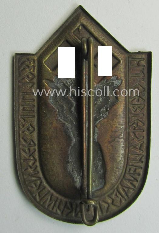 Superb - and unusually found! - golden-bronze-toned, HJ- (ie. DJ-) related 'tinnie' (ie. 'Tagungs- o. Veranstaltungsabzeichen') showing a hand with torch, swastika and text that reads: 'HJ Gebietsaufmarsch - Neumuenster - 9. Juli 1933'