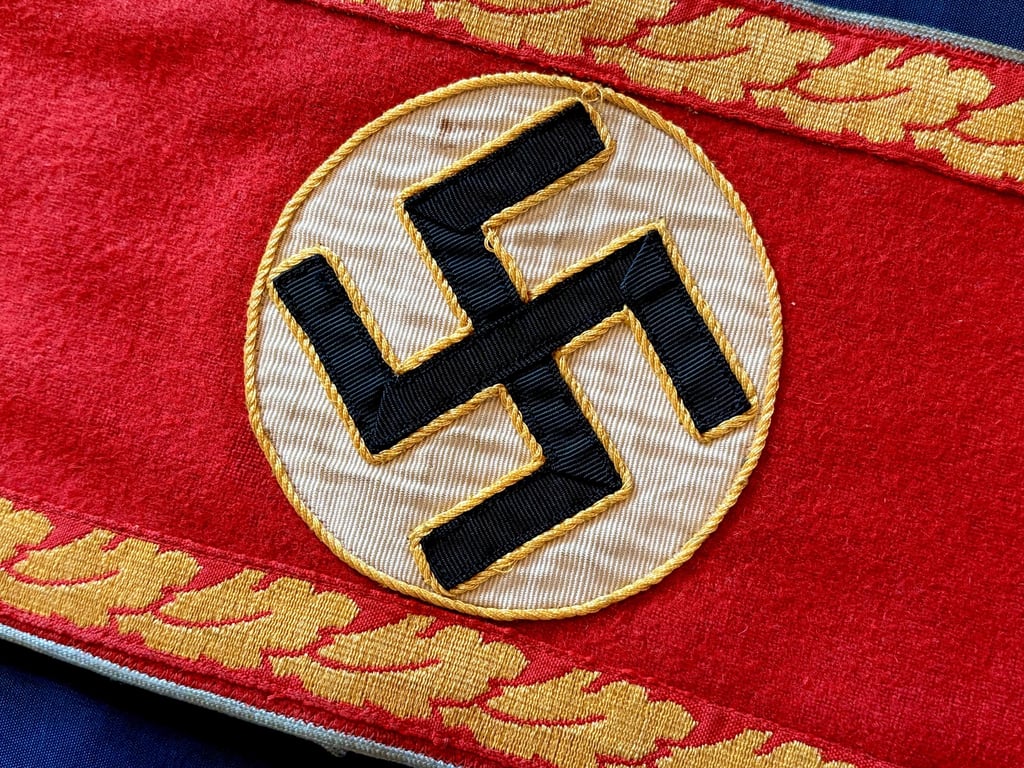 GERMAN WWII AUTHENTIC POLITICAL LEADERS NSDAP THIRD REICH ORTSGRUPPE LEVEL LEADERSHIP ARMBAND IN FINE CONDITION.