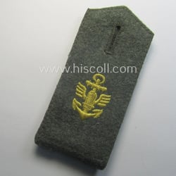 Single, WH (Kriegsmarine) 'cyphered' EM-type shoulderstrap: 'Soldat eines...