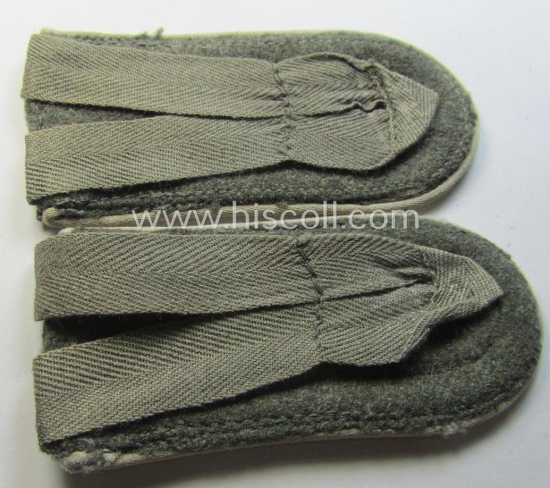 Superb - fully matching and scarcely encountered! - pair of WH (Heeres) later-war period- (ie. 'simplified'- ie. 'M44- o. M45'-pattern-) NCO-type shoulderstraps as was intended for - and clearly worn by! - an: 'Uffz. der Infanterie-Truppen'