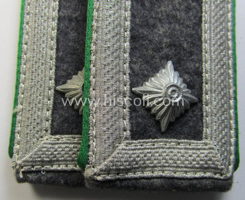 Pair of WH (Luftwaffe) NCO-type shoulderstraps as piped in the typical green (ie. 'grüner'-) coloured branchcolour as was intended for a: 'Feldwebel der Luftwaffe-Felddivisionen'