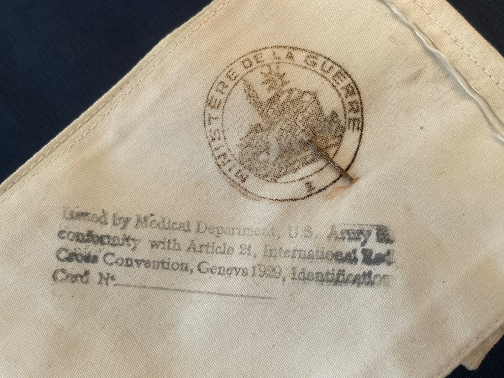 ORIGINAL WW2 US RED CROSS ARM BAND GIFTED TO FRANCE