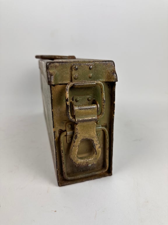 Rare MG34/42  "Werkzeugkasten" 3 tone normandie camo.