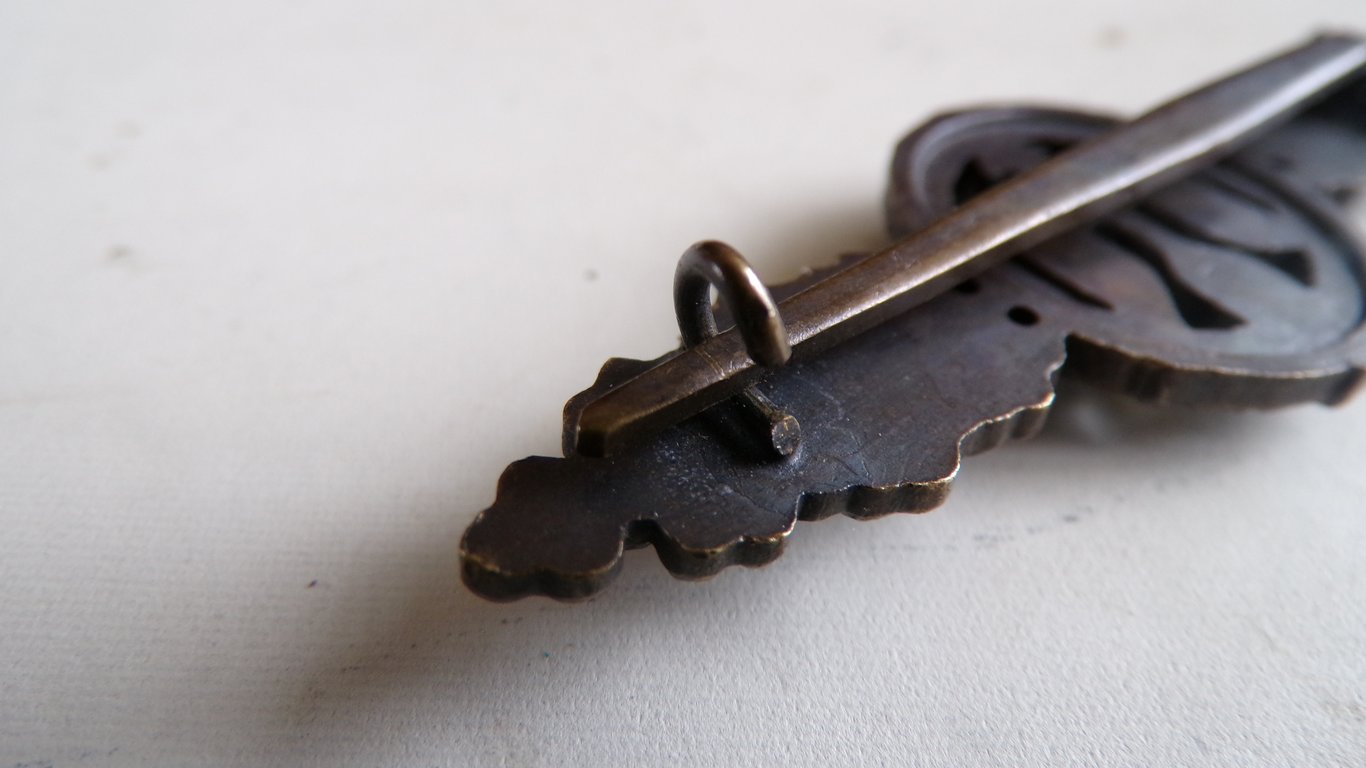 Frontflugspange für Jäger in Bronze