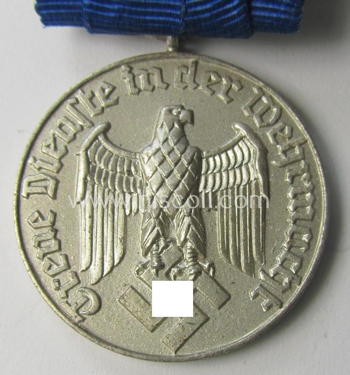 Attractive, silver-toned & detachable WH (Heeres o. KM) so-called: 'Einzelspange' showing a: 'WH-Dienstauszeichnung 4. Stufe' (as was intended for 4 years of loyal-service) and that shows a detailed, Heeres o. KM-type-eagle-device, period-attache...