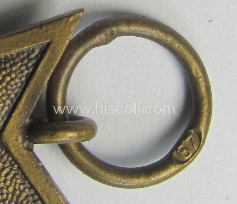 Superb medal-set: 'KvK 2. Klasse mit Schwertern' being a maker- (ie. '67'-) marked specimen by the maker- (ie. 'Hersteller') named: 'R. Kreisel' and that comes packed in its original, 'Zellstoff'-based pouch of issue as found