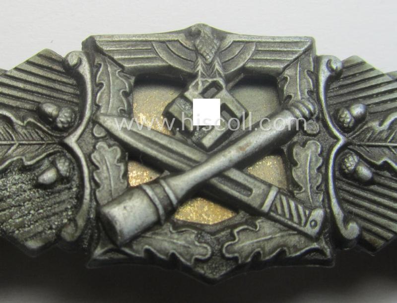 'Nahkampfspange in Bronze' (or: bronze-class close-combat clasp ie. CCC) being a maker- (ie. 'FLL'-) marked- and minimally converse-shaped so-called: '3rd pattern'-specimen as was produced by the maker- (ie. 'Hersteller') 'Friedrich Linden'