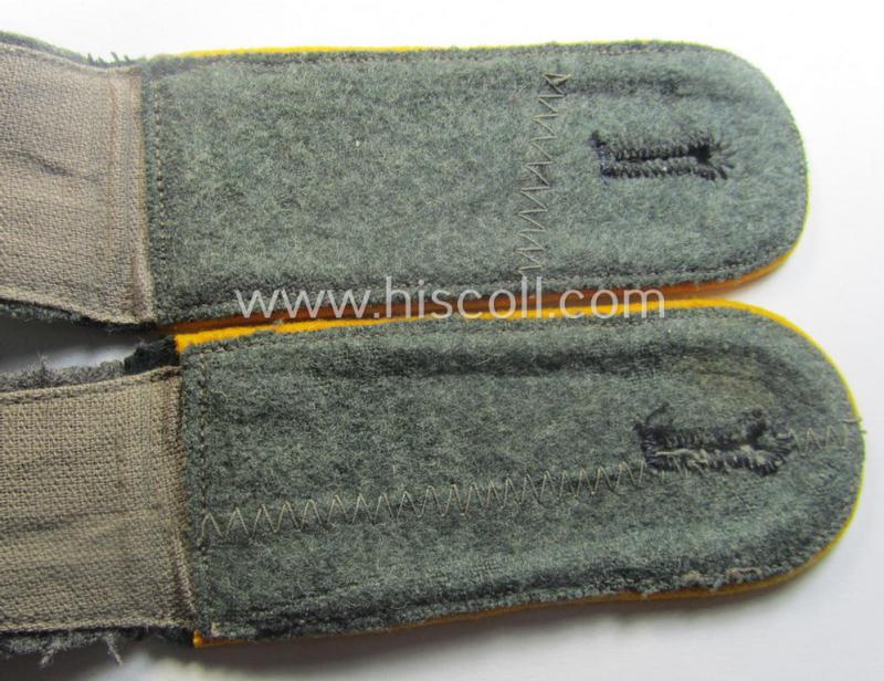 Pair of WH (Heeres) early-war-period- (ie. 'M36'- ie. 'M40'-pattern), EM-type shoulderstraps as was intended for a: 'Soldat eines Kavallerie- o. Reiter-Rgts.'