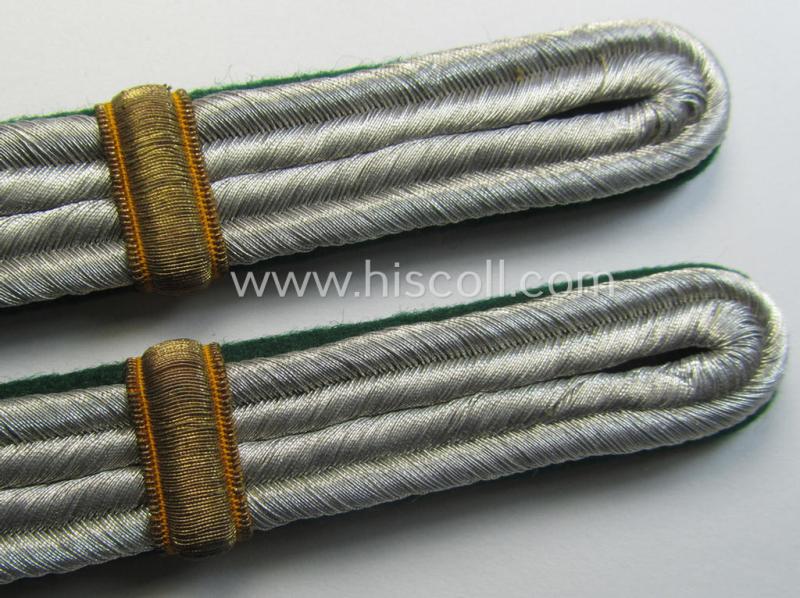 Attractive - and matching! - darker-green-coloured officers'-type shoulderboards (ie. 'Schulterstücke für Offiziere') as was (I deem) specifically intended for a: 'Zugführer' serving within the: 'Sicherheits- u. Hilfsdienst o. SHD'