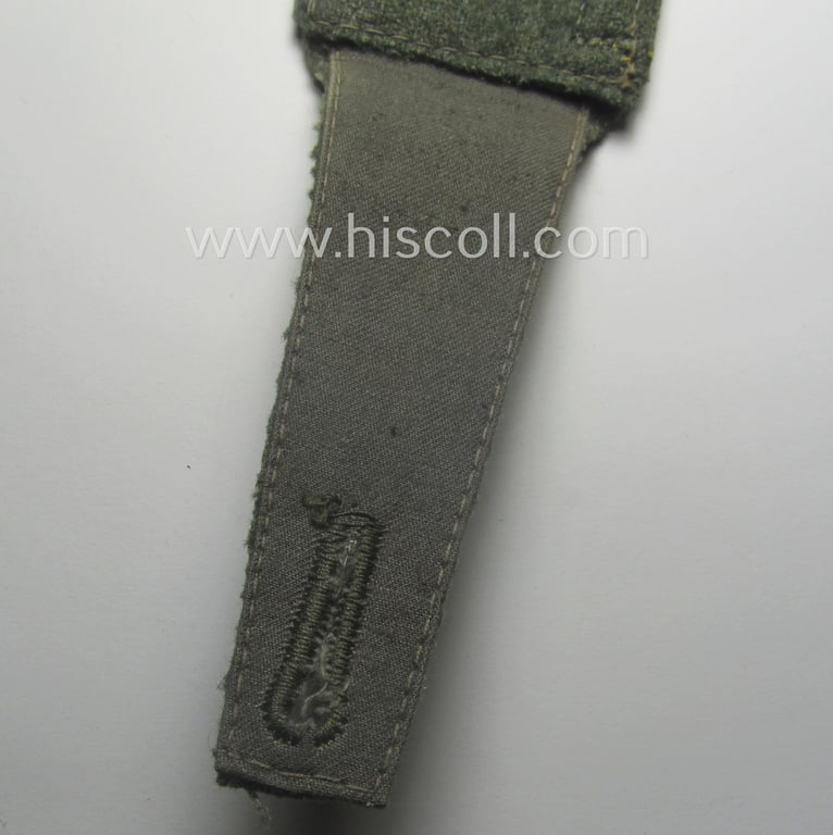 Single, 'cyphered' (and I deem early-war-period), WH (KM) NCO-type shoulderstrap: 'Unteroffizier eines Küsten-Artillerie-Abtlgs.'
