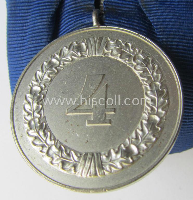Bright silver-toned WH (Luftwaffe) so-called: 'Einzelspange' showing a: 'WH-Dienstauszeichnung 4. Stufe' (as was intended for 4 years of loyal-service) and that shows a detailed, Luftwaffe-type-eagle-device, period-attached