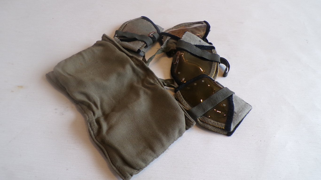 Mint Wehrmacht Dust Goggles 4-Piece Set