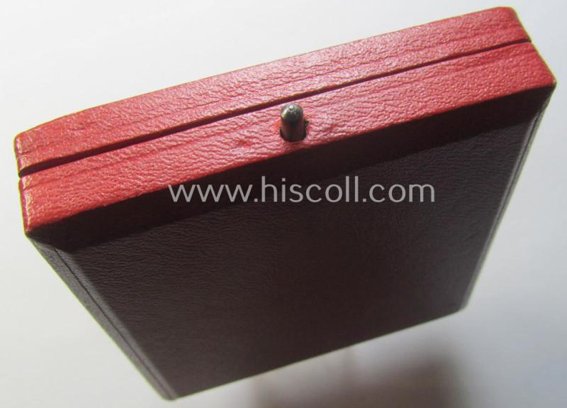 Multi-coloured- and nicely enamelled: 'Ehrenzeichen für deutsche Volkspflege 3. Stufe' that comes together with its original ribbon (ie. 'Bandabschnitt') and that comes stored in its period, 'LDO'-marked etui as found