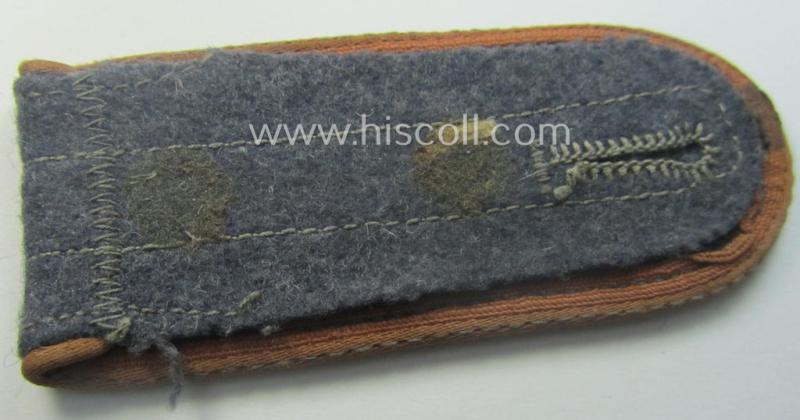 Single - but nevertheless scarcely encountered! - WH (Luftwaffe) later-war-period- (ie. 'simplified'- ie. 'M44- o. M45'-pattern-) EM-type shoulderstrap: 'Soldat der Nachrichten-Trpn.'