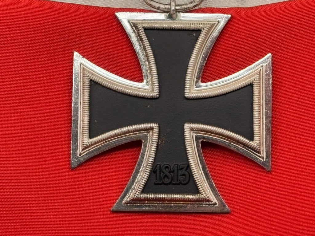 WW2 German Iron Cross & Cased War Merit Cross 1st Class with Swords Pair. 4, Steinhauer & Luck and 62, for Kerbach & Österhelt, Dresden.