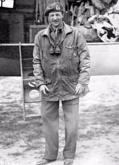 WW2 British Galilean Binoculars & Leather Case