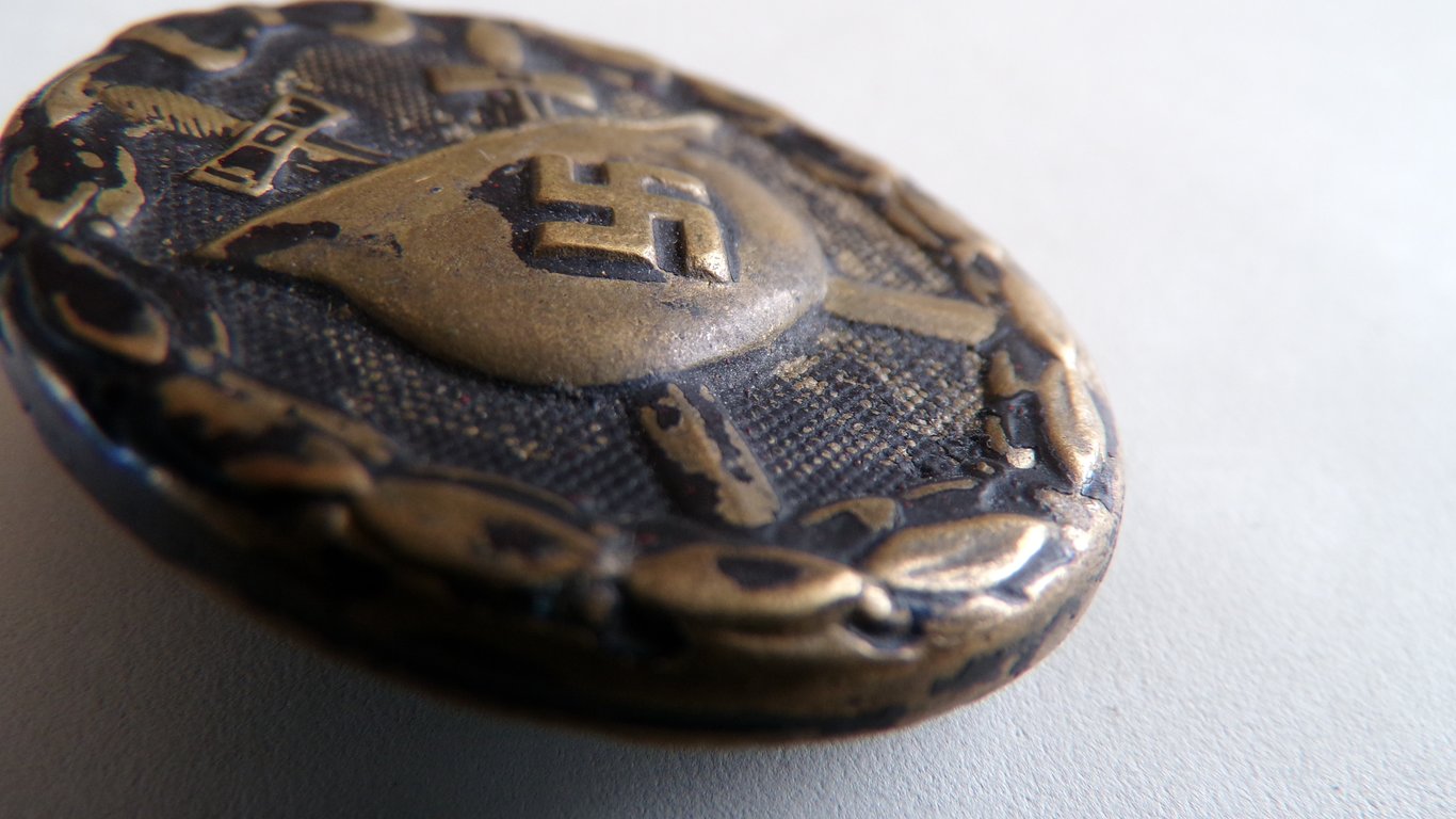 1939 Wound Badge in Black – 'Brass Core'