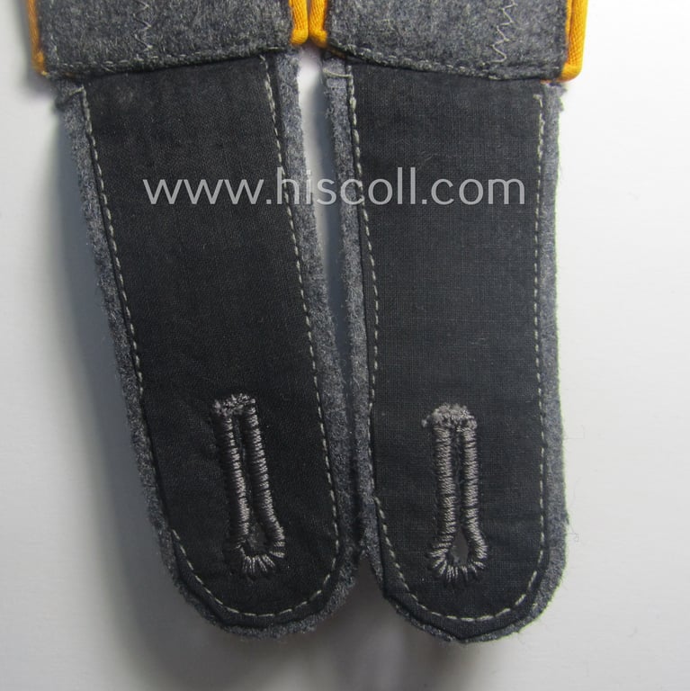 Superb pair of WH (Luftwaffe) EM-type shoulderstraps as intended for usage by a: 'Soldat der Flieger- o. Fallschirmjäger-Trpn.' and that comes in a hardly used- nor worn, condition