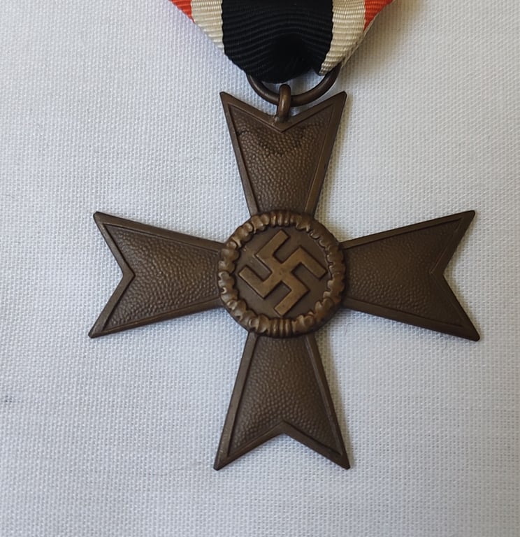 Medal set: KvK 2. 'Klasse ohne Schwerten' (War merit cross without swords)