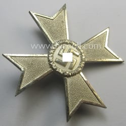 'Kriegsverdienstkreuz 1. Kl. ohne Schwn.' being a clearly...