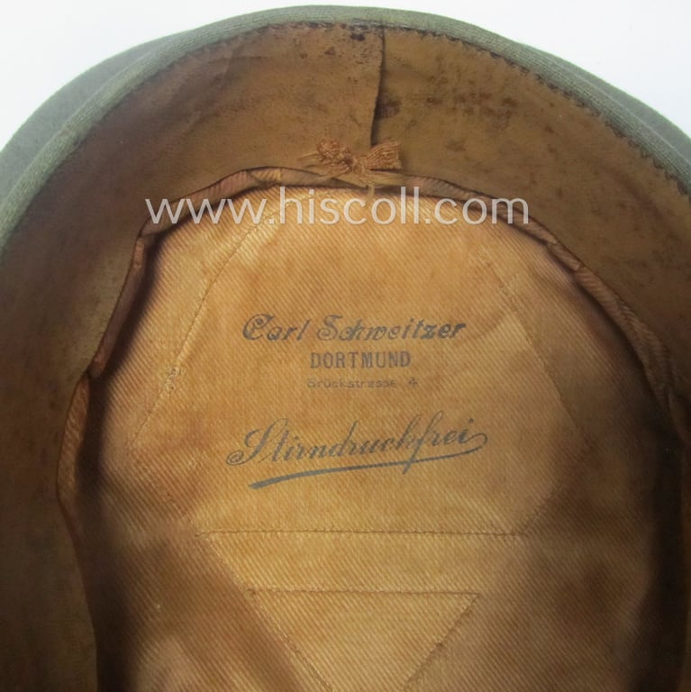 Superb example of a WH (Heeres) bright-red-piped, EM- (ie. NCO-) type visor-cap 'Schirmmütze für Mannschaften u. Unteroffiziere der (Sturm)Artillerie-Truppen' and that comes in a truly wonderful- and totally untouched, condition