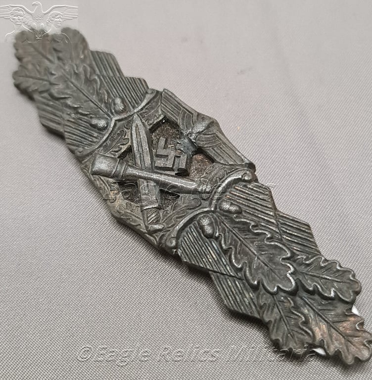 Six Dot Close Combat Clasp in Bronze