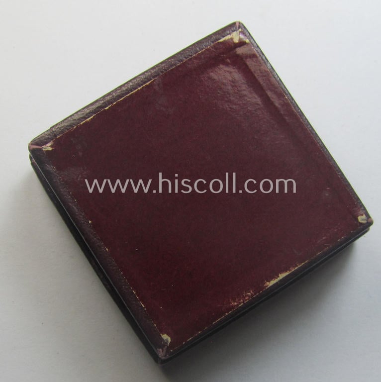 Attractive, 2-cms.-sized miniature of a maker- (ie. 'L/60'- ie. by 'GB'-) marked: 'Ehrenkreuz der Deutschen Mutter in Bronze' that came stored in its non-maker-marked, two-pieced bordeaux-coloured 'LDO'-type box (ie. etui)