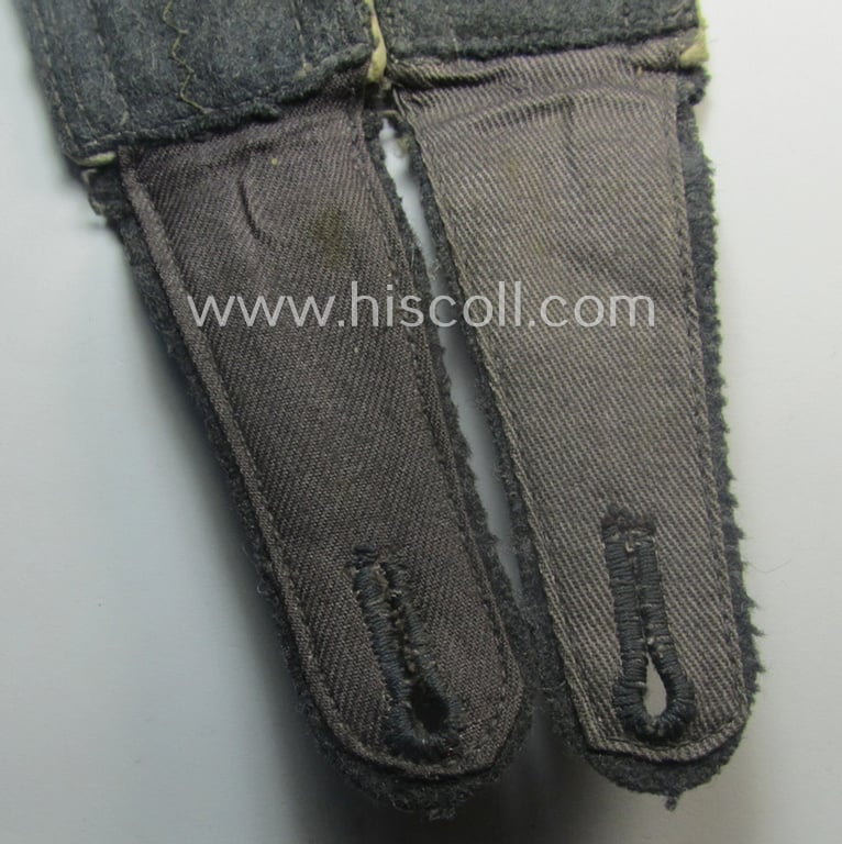 Superb pair of WH (Luftwaffe) white-piped, so-called: 'Hermann Göring'-division, NCO-type shoulderstraps: 'Unteroffizier u. Mitglied der Hermann Göring Division'