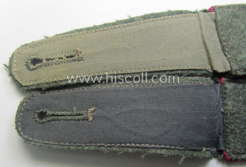 Sligthly mis-matched pair of early- (ie. mid-) war-period so-called: 'M40 o. M43'-pattern, WH (Heeres) EM-type shoulderstraps as piped in the 'bordeaux'-coloured branchcolour as intended for a: 'Soldat eines (Nebel)Werfer-Rgts. o. Abtlgs.'
