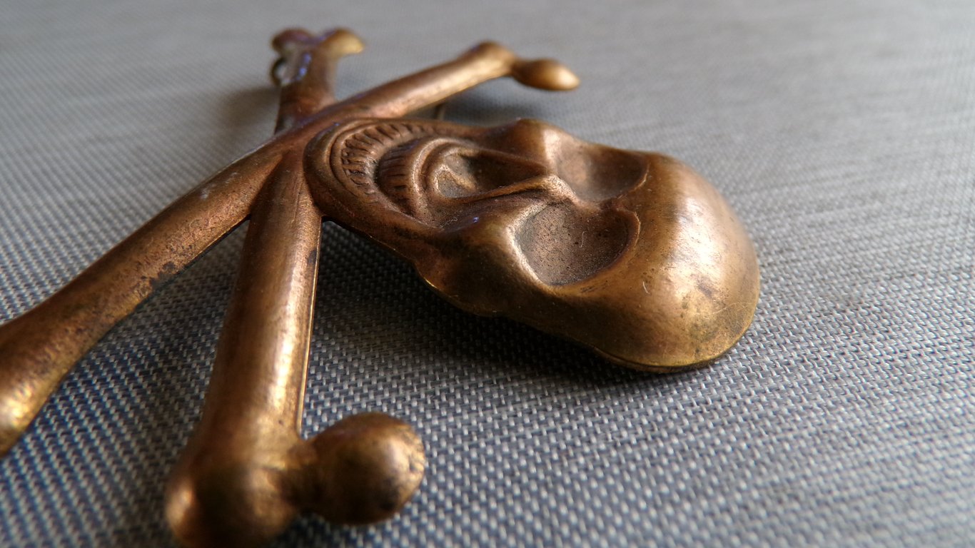 WWI / Interwar Freikorps Totenkopf cap badge